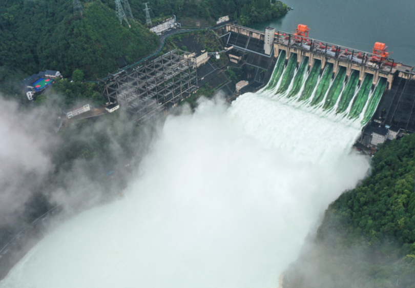 すごい光景＞浙江省の新安江ダム、全ゲートを開 き放流　61年の歴史で初 