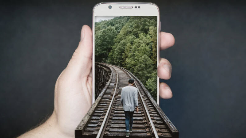 パソコン世代のおじさんとスマホ世代の若者とのギャップの分析とアドバイス